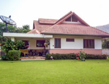 (HS369-02)  Nice 2 Bedroom Bungalow on a Lake for Sale in On Tai, San Kamphaeng, Chiang Mai